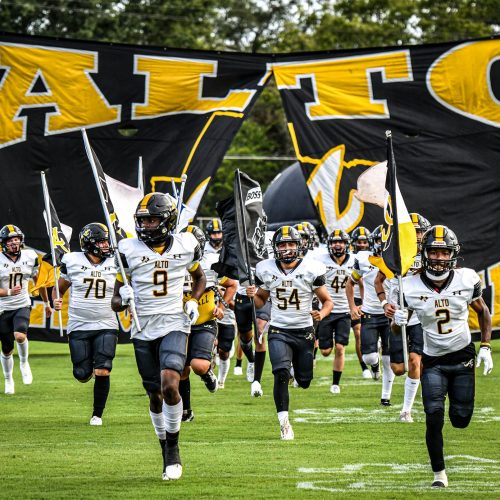 Alto High School Lights Up Alto, Texas WITH $5000 T-Mobile Friday Night 5G Lights Victory